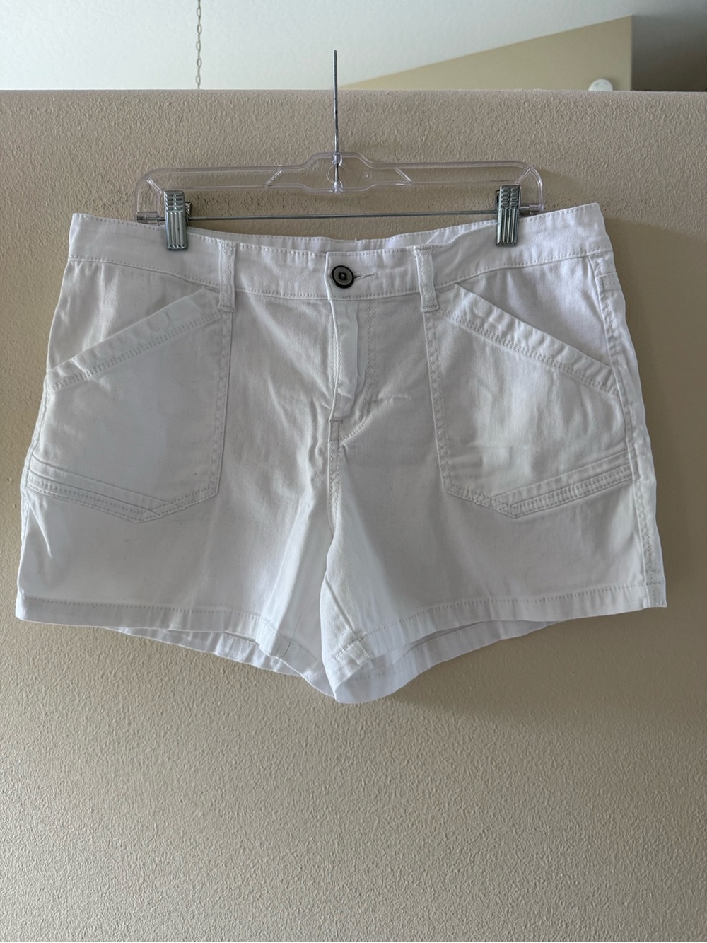 Women’s Classic White Cotton Chino Shorts with Front & Back Pockets 4” Inseam